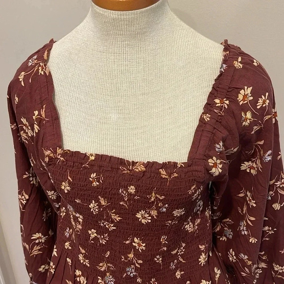 NWT!! Madewell - Lucie Smocked Square Neck Cotton Peplum Blouse in Dark Merlot - Picture 4 of 8